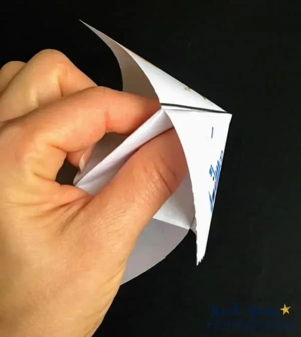 These Star Wars-Inspired origami fortune tellers require little time & few supplies!