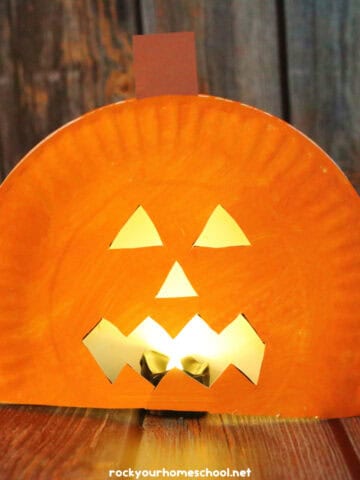 Example of light up jack o lantern paper plate craft for kids.