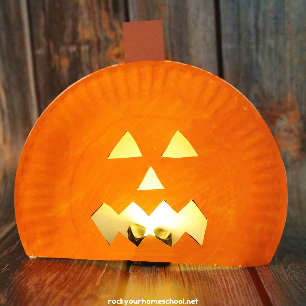 Example of light up jack o lantern paper plate craft for kids.